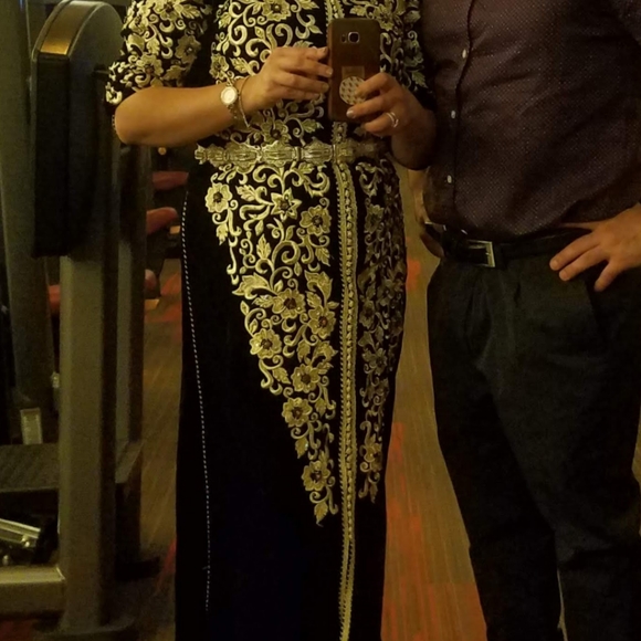 Luxurious Traditional Moroccan Kaftan Dress - Picture 2 of 2
